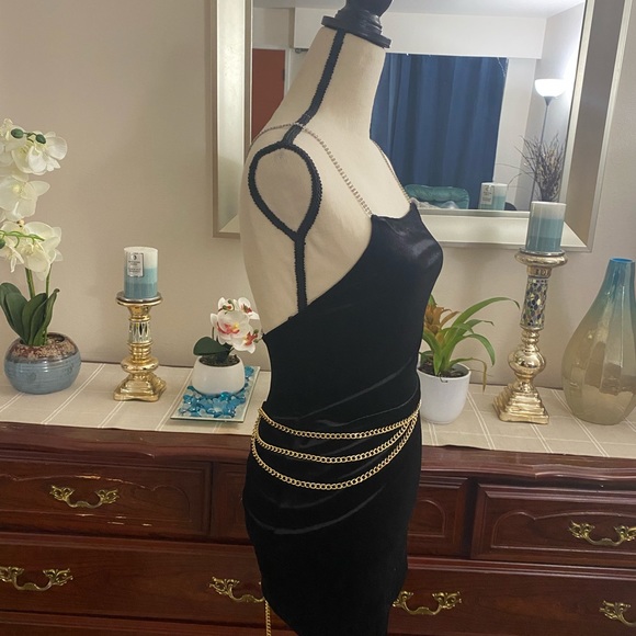 ☀️👗NWOT H&M sexy velvet dress straps in rhinestone chain crossed at back☀️ - Picture 2 of 11
